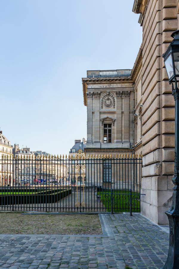 Veeve - Steps From The Louvre Daire Paris Dış mekan fotoğraf